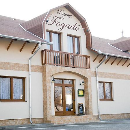 Pazonyi Fogado Es Etterem Hotell Nyírpazony Eksteriør bilde