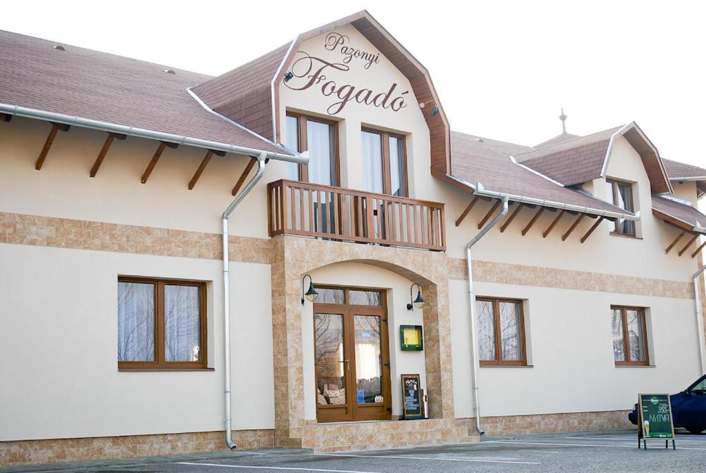 Pazonyi Fogado Es Etterem Hotell Nyírpazony Eksteriør bilde