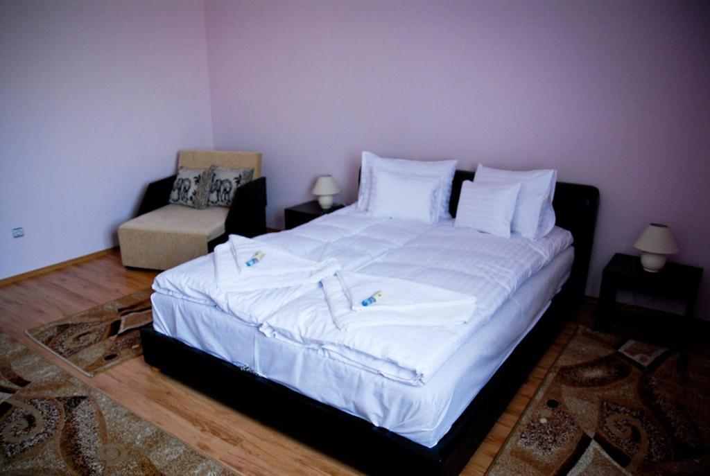 Pazonyi Fogado Es Etterem Hotell Nyírpazony Rom bilde