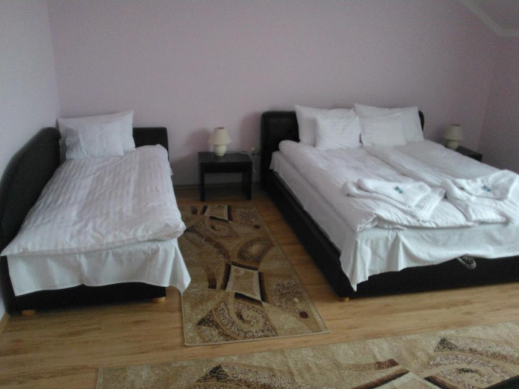 Pazonyi Fogado Es Etterem Hotell Nyírpazony Rom bilde